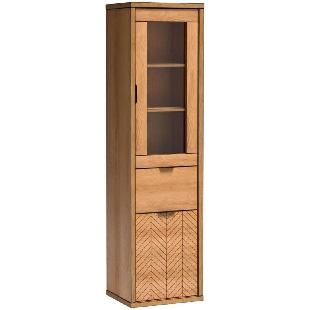 Glastueren praegen die Vitrine aus Holzwerkstoff