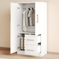 Der Kleiderschrank nimmt mit 70 x 40 x 135 cm Gestalt an