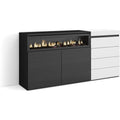 Ein elektrischer Kamineinsatz praegt das Sideboard