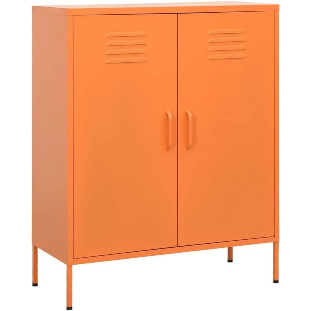 Orange gibt dem Sideboard einen farblichen Akzent