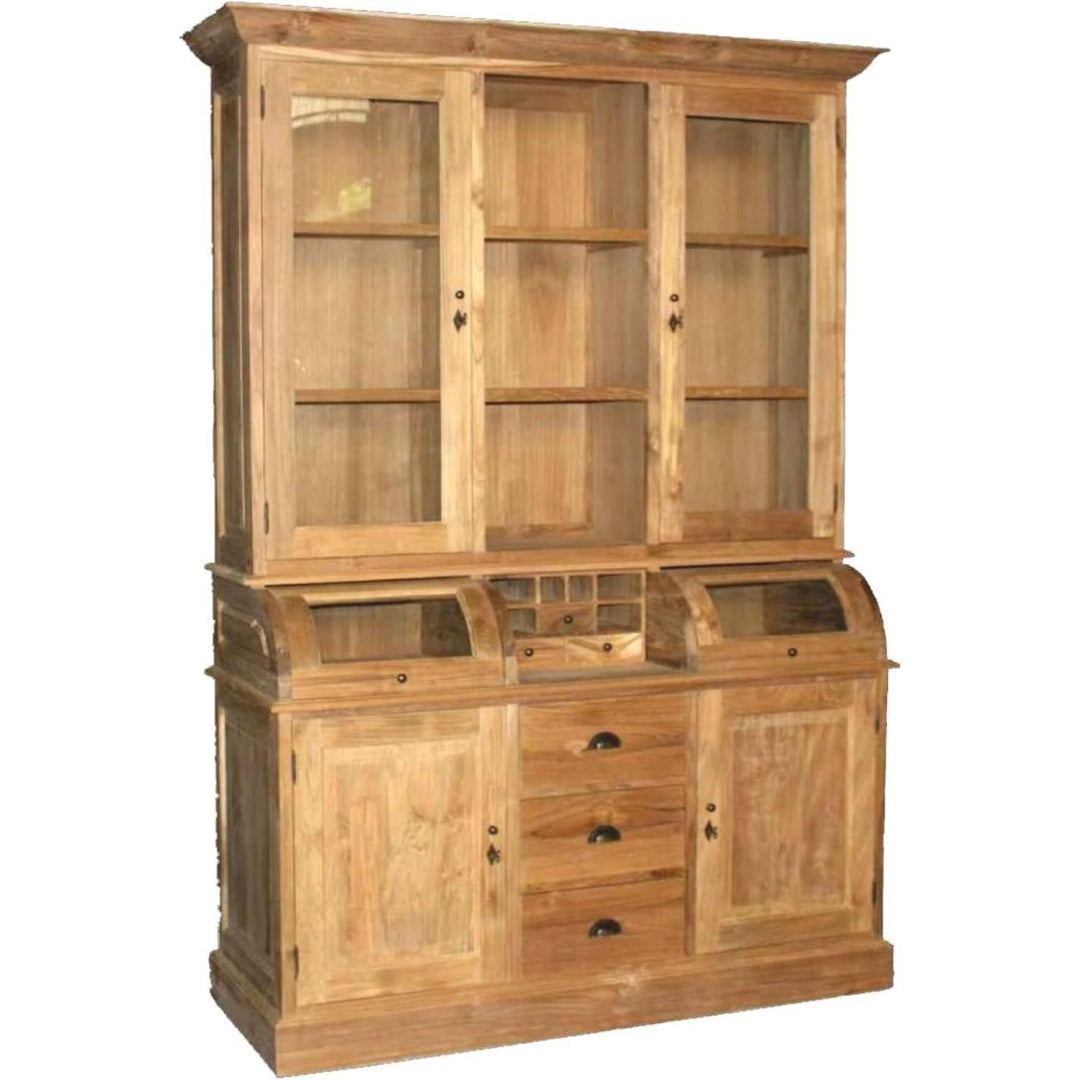Das Sideboard nimmt mit 223 x 160 x 56 cm Gestalt an