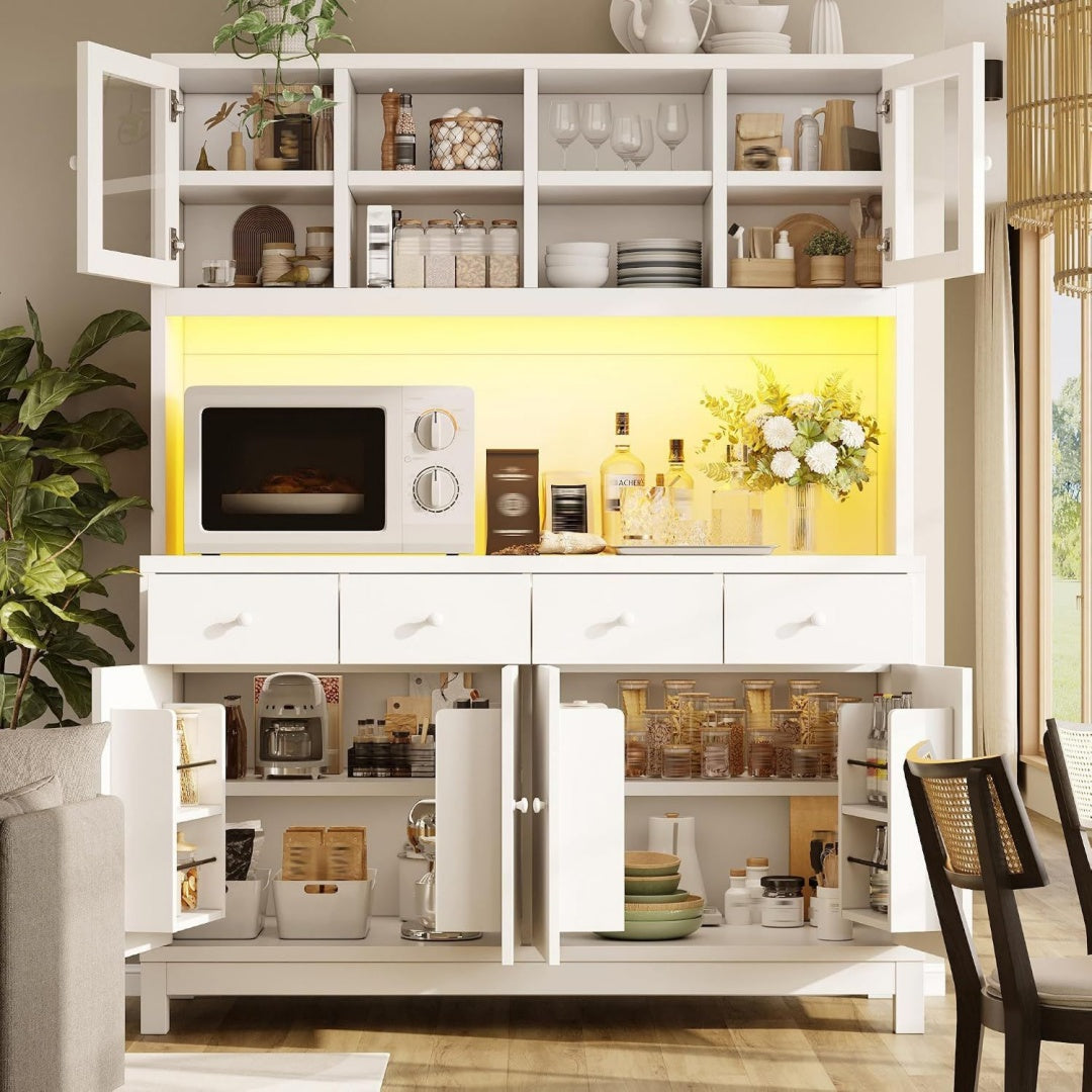 4 Schubladen und Glastueren an dem Sideboard