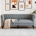 Knopfheftung an dem Sofa