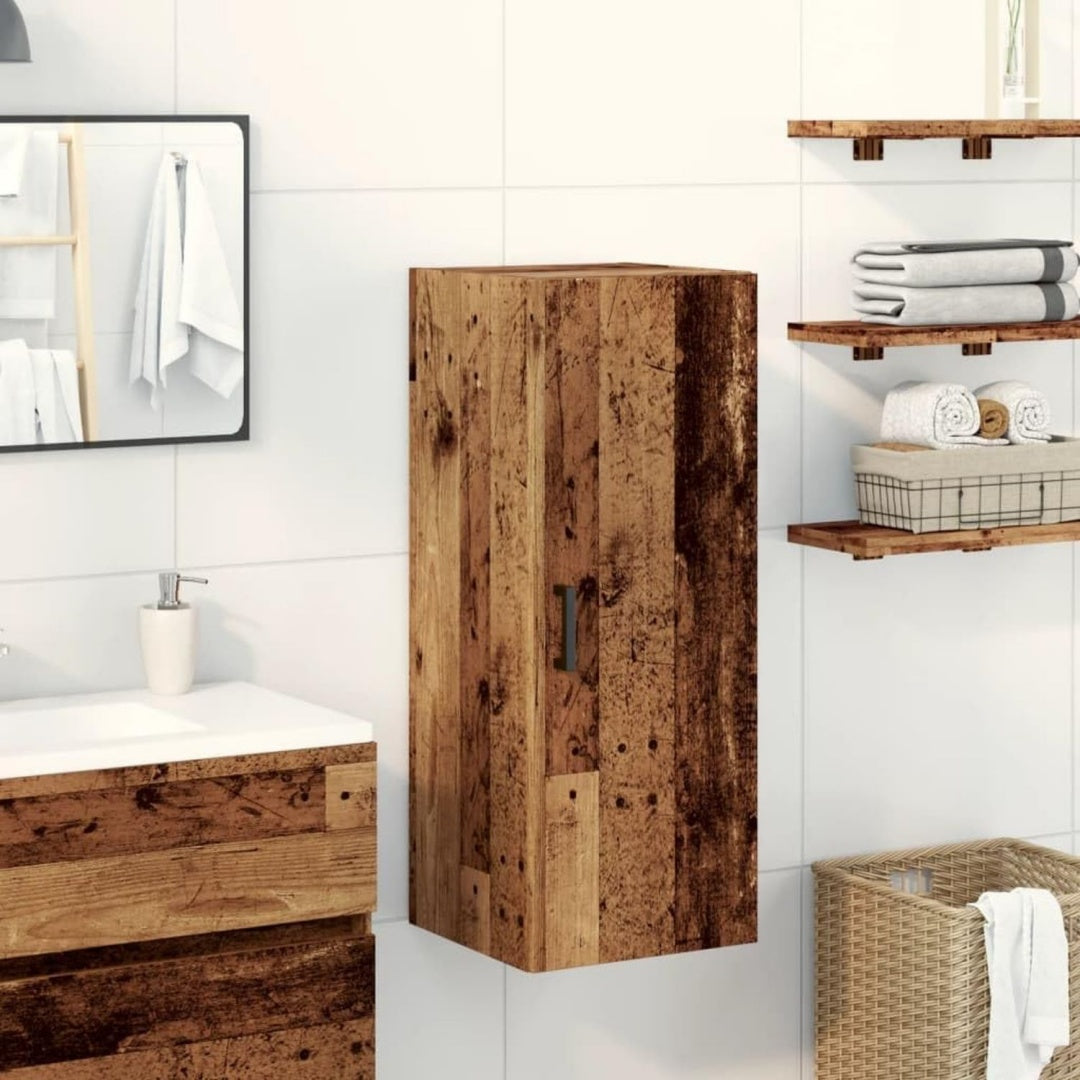 Naturbraun gibt dem Wandschrank einen farblichen Akzent